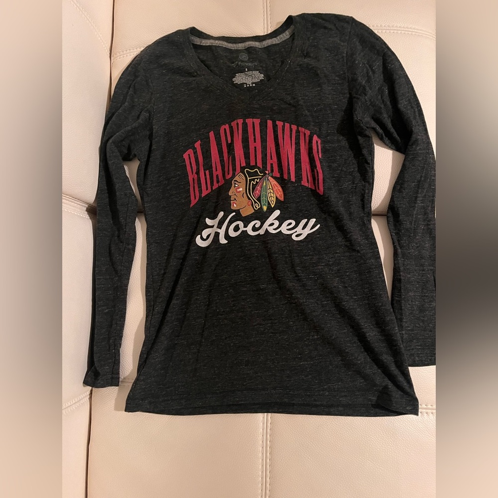Fanatics women’s v-neck blackhawks long-sleeve gray shirt